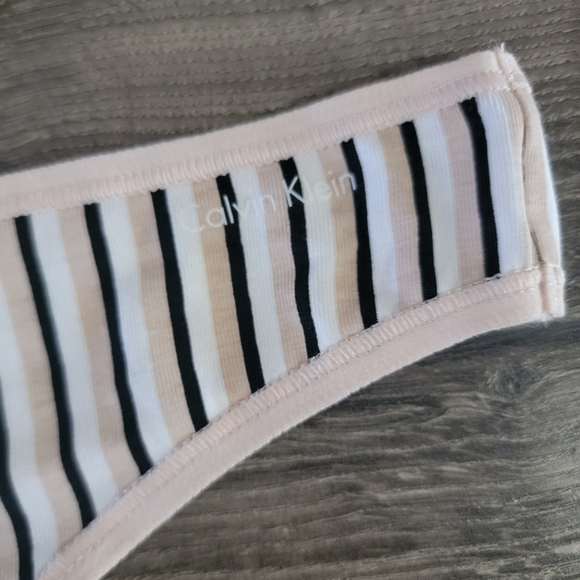 Women's Calvin Klein striped thong panty size S NWT - Picture 3 of 4
